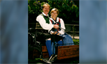 Mann und Frau auf einer Kutsche